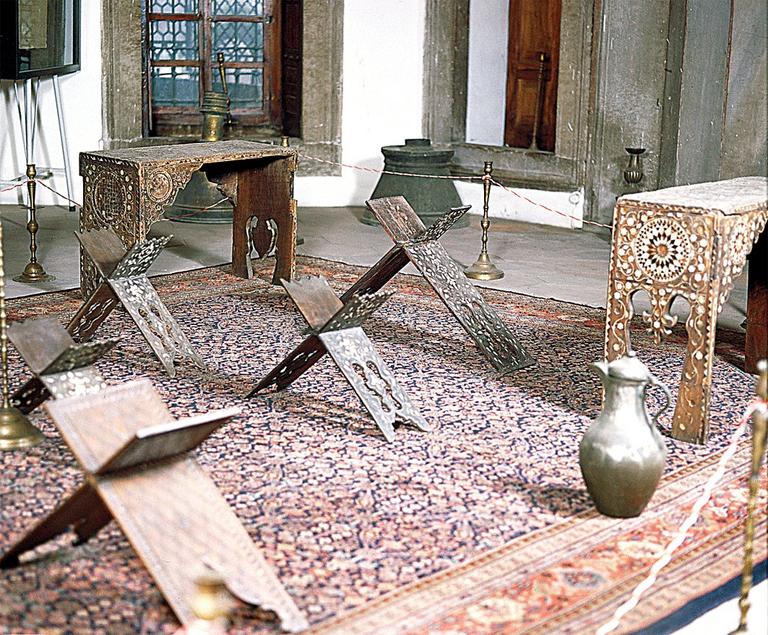 Çeşitli rahle örnekleri (İstanbul Türk İnşaat ve Sanat Eserleri Müzesi)