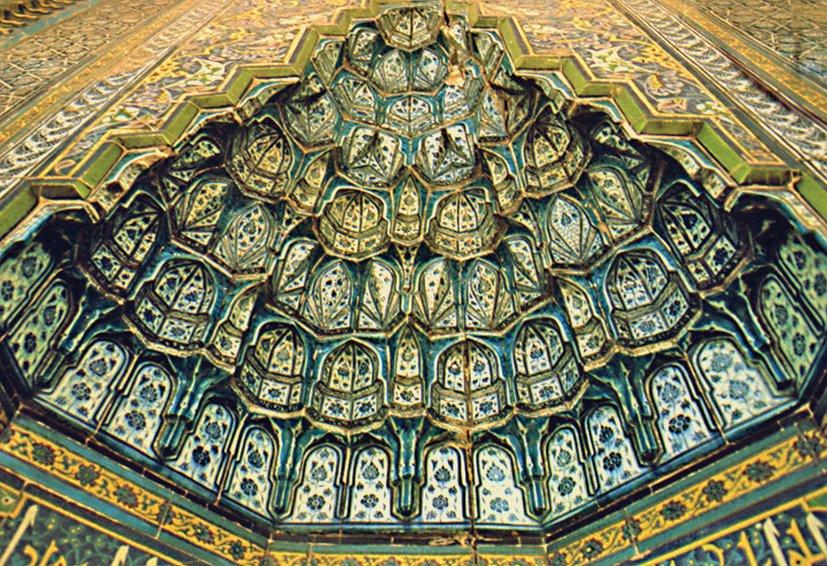 Edirne Murâdiye Camii’nin mihrap kavsarasındaki çiniler