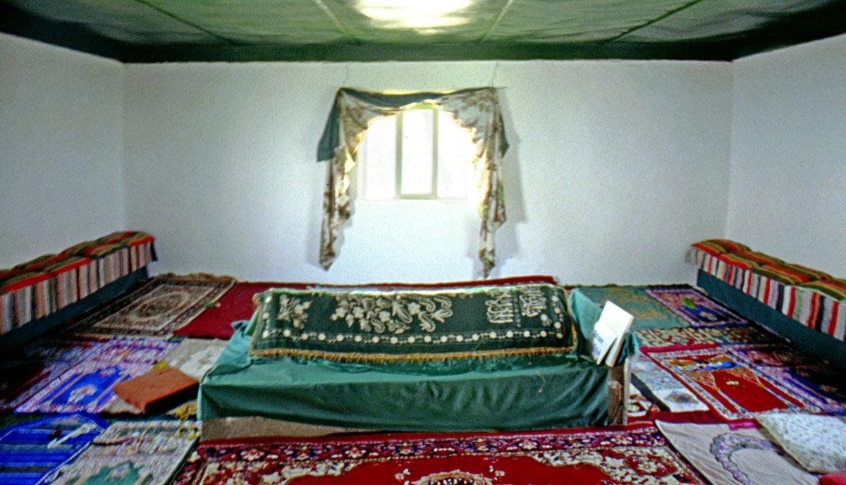 Küre köyü yakınında Dursun Fakih’e isnat edilen makam kabri – Söğüt/Bilecik