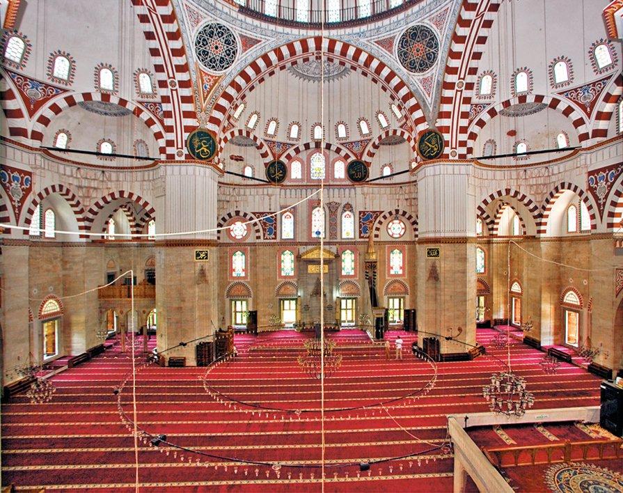 Şehzade Camii’nin harim kısmından bir görünüş