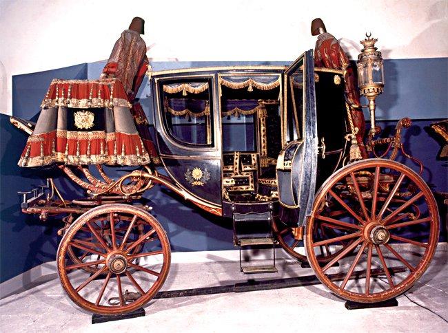 XIX. yüzyıla ait bir saltanat arabası(Topkapı Sarayı Müzesi, Has Ahur, nr. 36/1068)