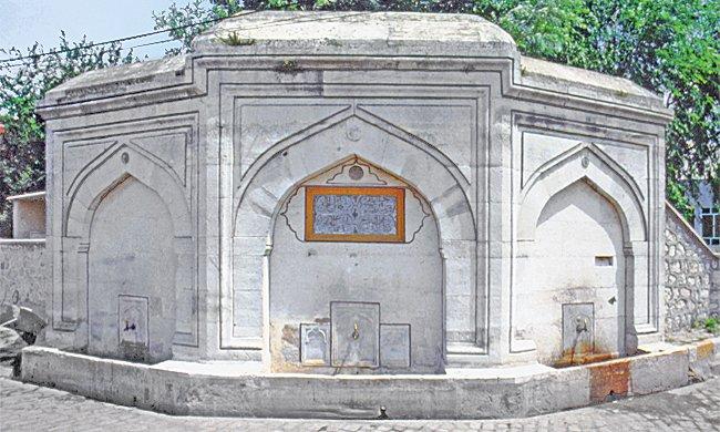 Üç yüzlü çeşmelerden Kanûnî Sultan Süleyman Çeşmesi – Büyükçekmece/İstanbul