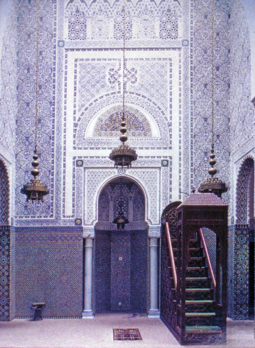 Cenova Camii’nin içinden bir görünüş
