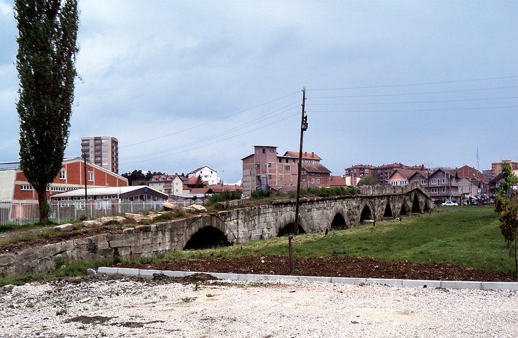 Vulçıtrın’da Osmanlı taş köprüsü