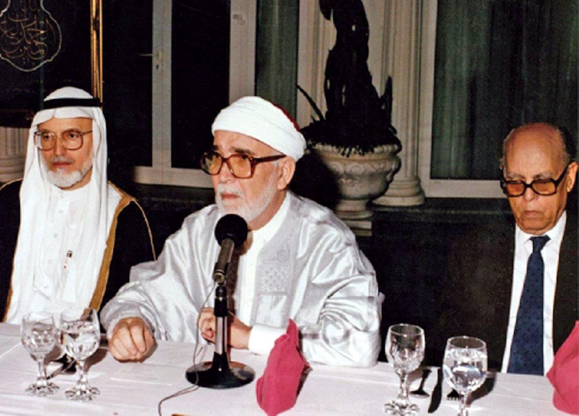 Muhammed Habîb İbnü’l-Hoca (ortada) Mustafa eş-Şek‘a (sağda) ve Abdullah Nâsif ile