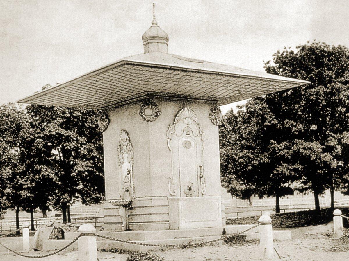 Kâğıthane deresi kenarında bulunan Sultan II. Abdülhamid dönemine ait meydan çeşmesi