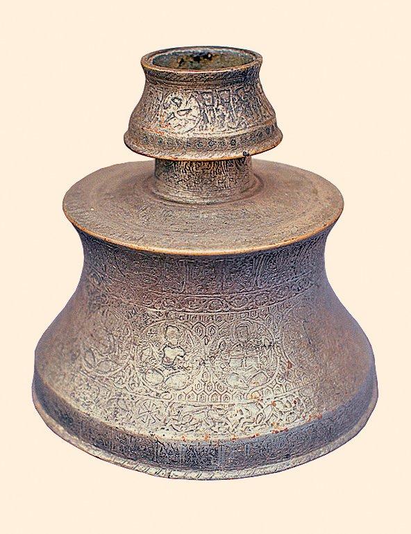 Selçuklu dönemine ait bronz şamdan (Türk İnşaat ve Sanat Eserleri Müzesi, Envanter nr. 285)