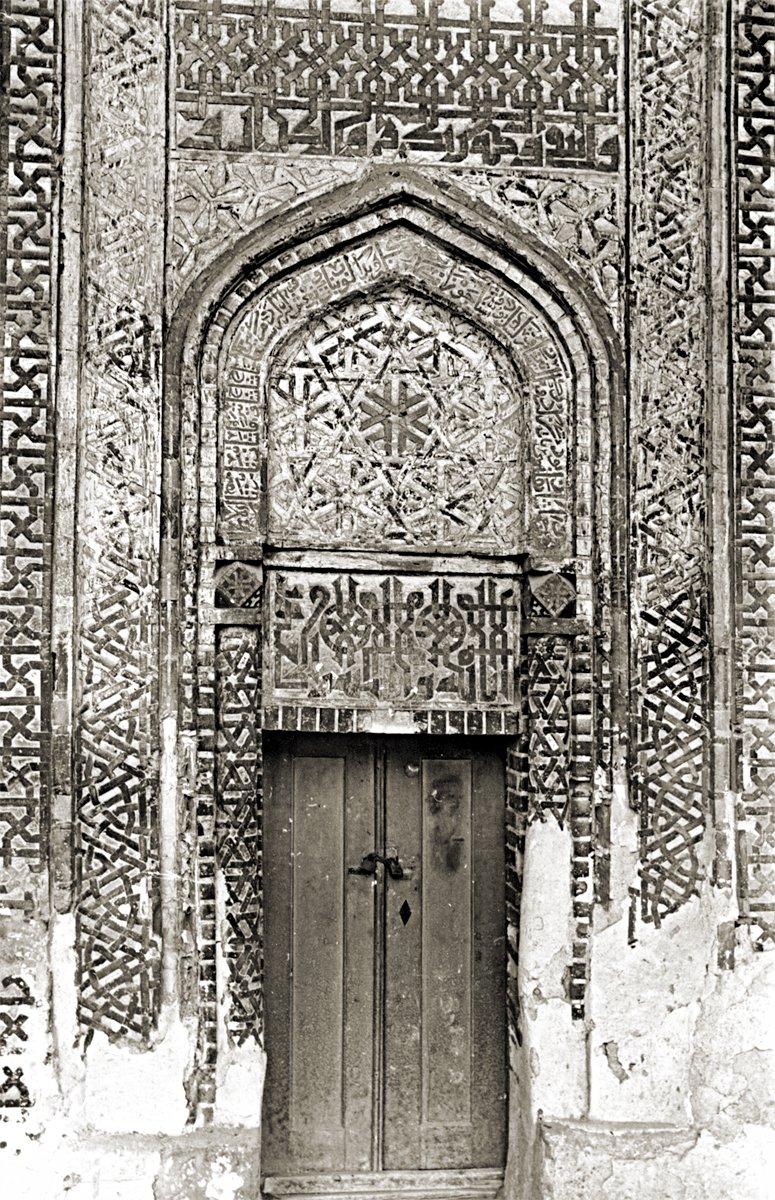 İzzeddin Keykâvus Türbesi’nin kapısından bir detay