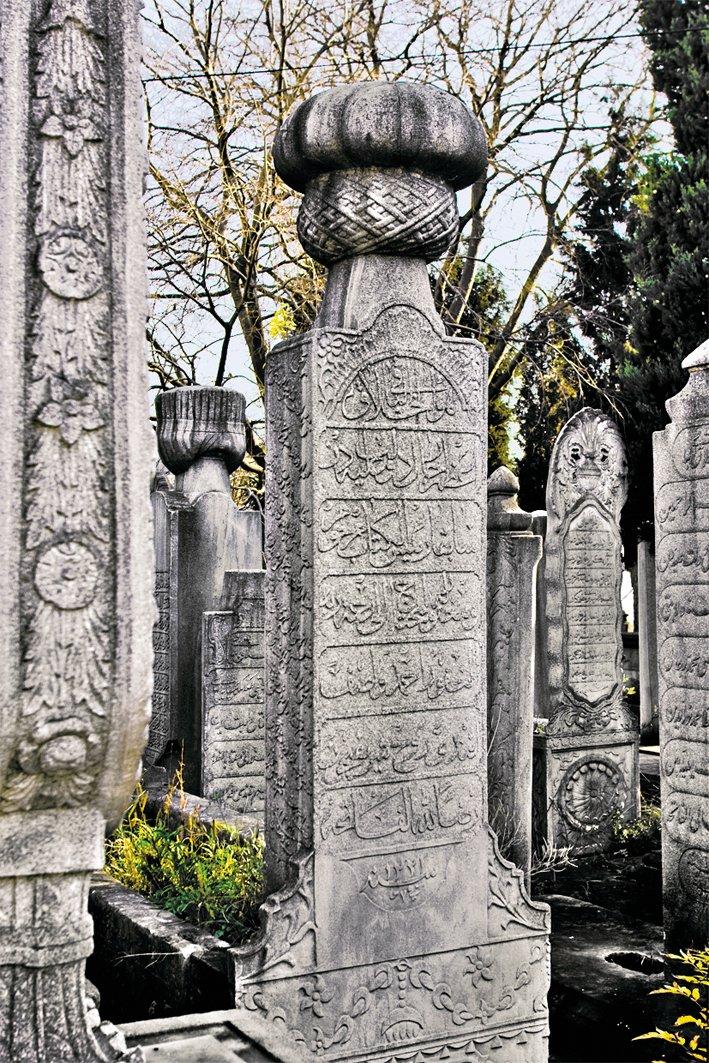 Vâsıf Ahmed Efendi’nin Mihrişah Vâlide Sultan Mektebi hazîresindeki mezar taşı – Eyüp/İstanbul