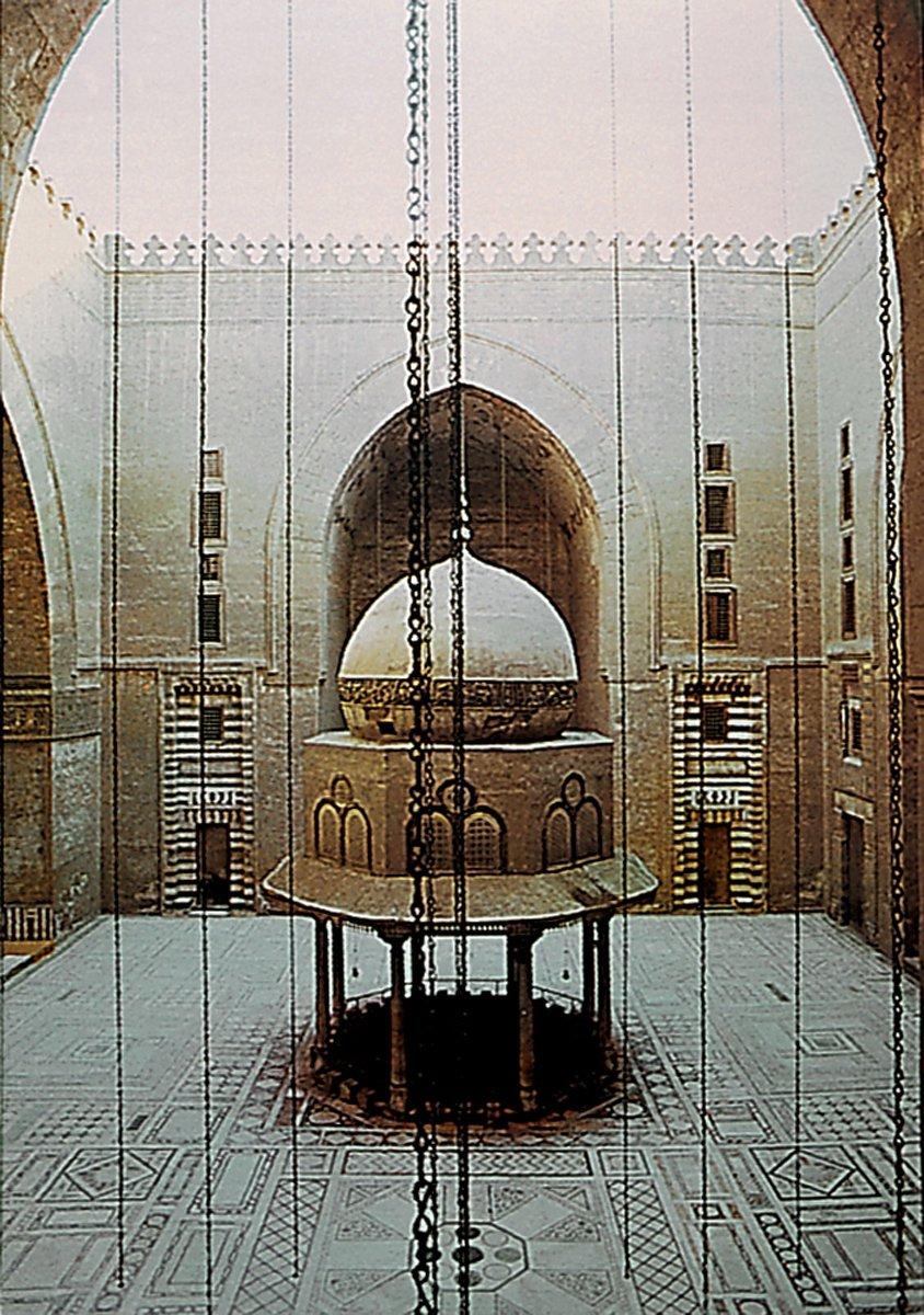 Sultan Hasan Medresesi’nin merkezî avlusundan bir görünüş