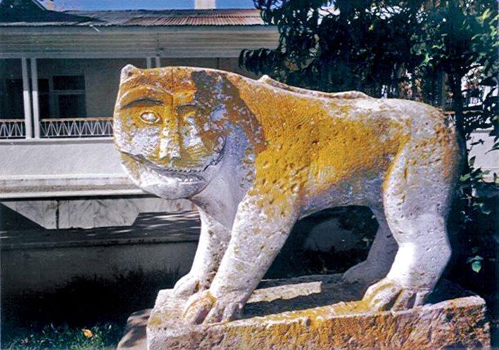 Aslanlı Han’a adını veren aslan heykeli