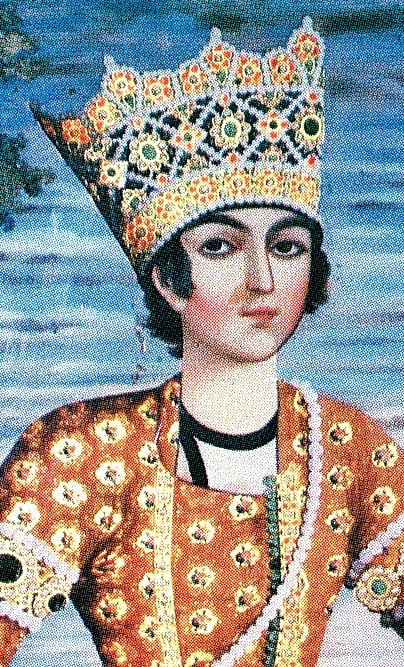 Kaçar hükümdarlarından Feth Ali Şah’ın oğlu Prens Abbas Mirza’yı başında tacıyla tasvir eden bir resim (Moskova Oriental Sanatlar Müzesi, Envanter nr. 1412/II)