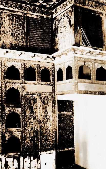 Murâdiye’de Sultan II. Murad’a atfedilen evin içinde dolap ve küçük birer niş şeklindeki hücreleri bulunan köşelerden biri – Bursa