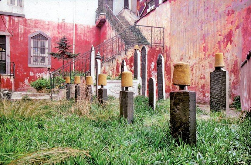 Üsküdar Mevlevîhânesi’nin hazîresi