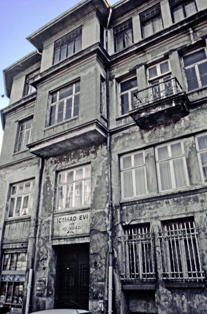 Cağaloğlu’nda Abdullah Cevdet’in İctihad dergisini çıkardığı, ikamet ettiği, edebiyatçıların toplandığı İctihad Evi – Fatih/İstanbul