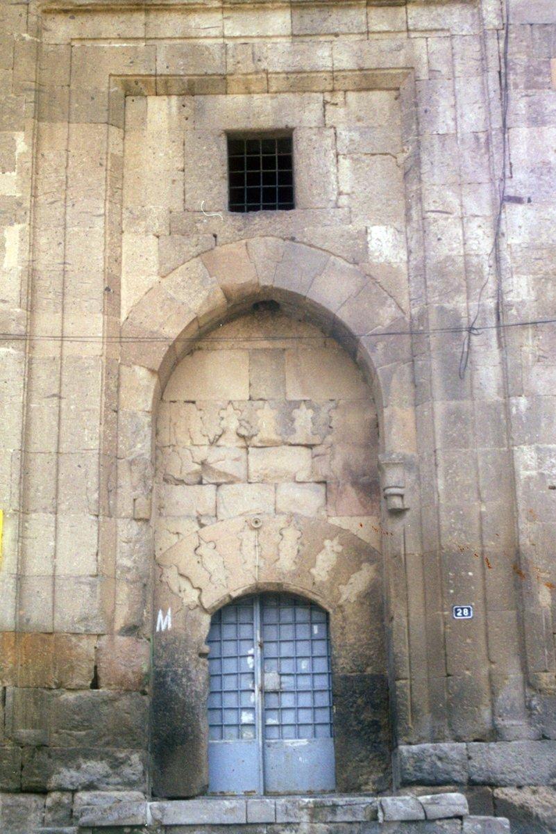 Köşk Hankahı’nın taçkapısı