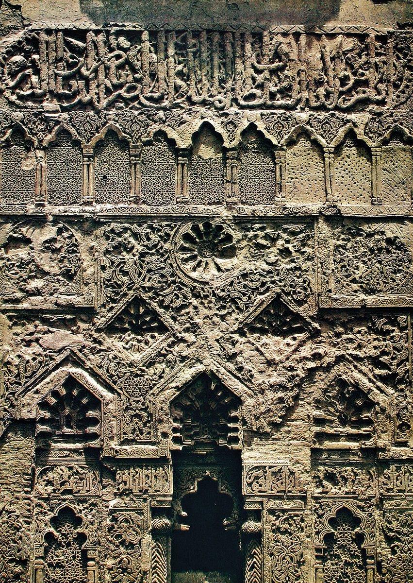 Muhammed b. Kalavun’un Kahire’de inşa ettirdiği medresenin minaresinden bir detay