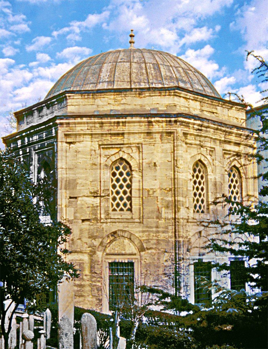 Tophane’de Kılıç Ali Paşa’nın türbesi – Beyoğlu/İstanbul