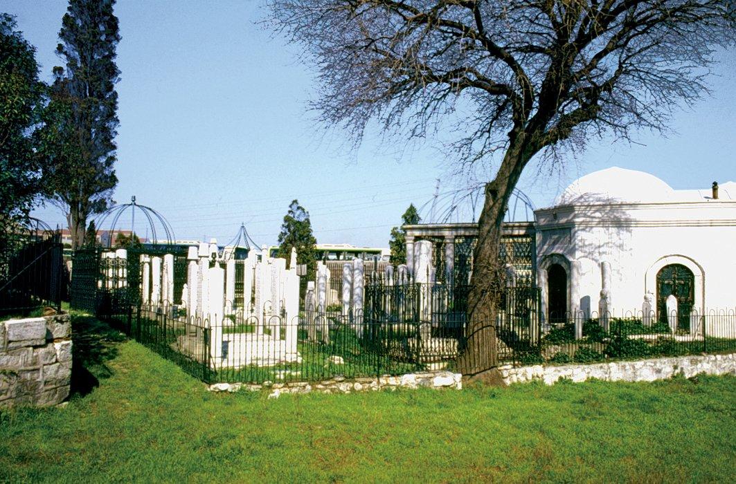 Yenikapı Mevlevîhânesi’nin hazîresi