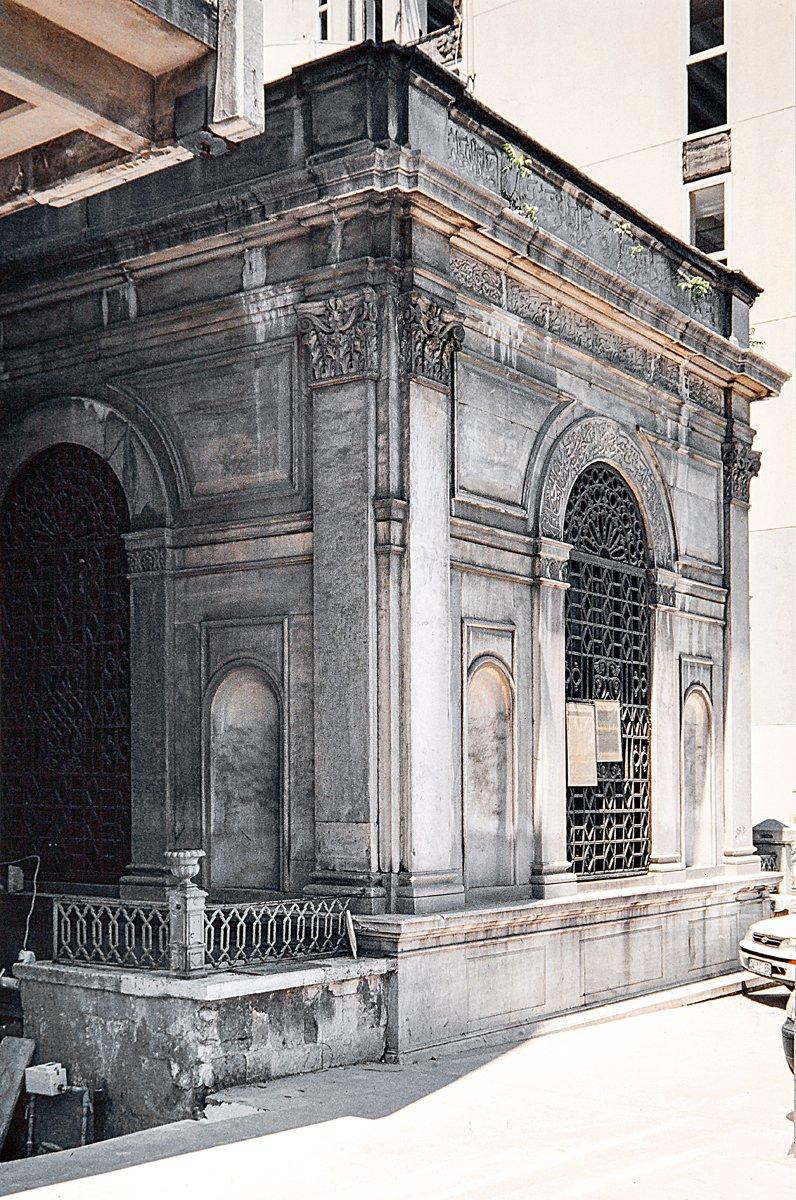 Cağaloğlu’nda Mahmud Nedim Paşa’nıntürbesi – Fatih/İstanbul