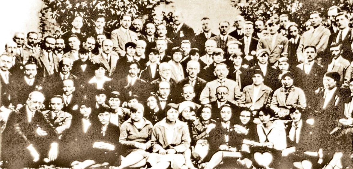 Dârülelhan’ın hocaları talebeleriyle birlikte
