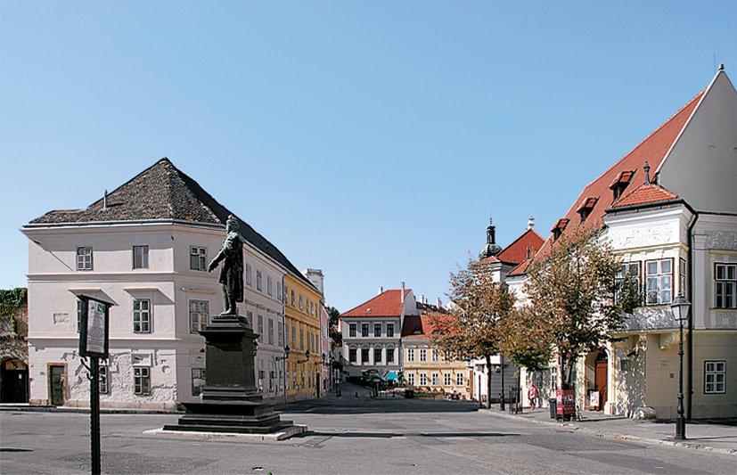 Győr’de Becsi Kapu meydanı