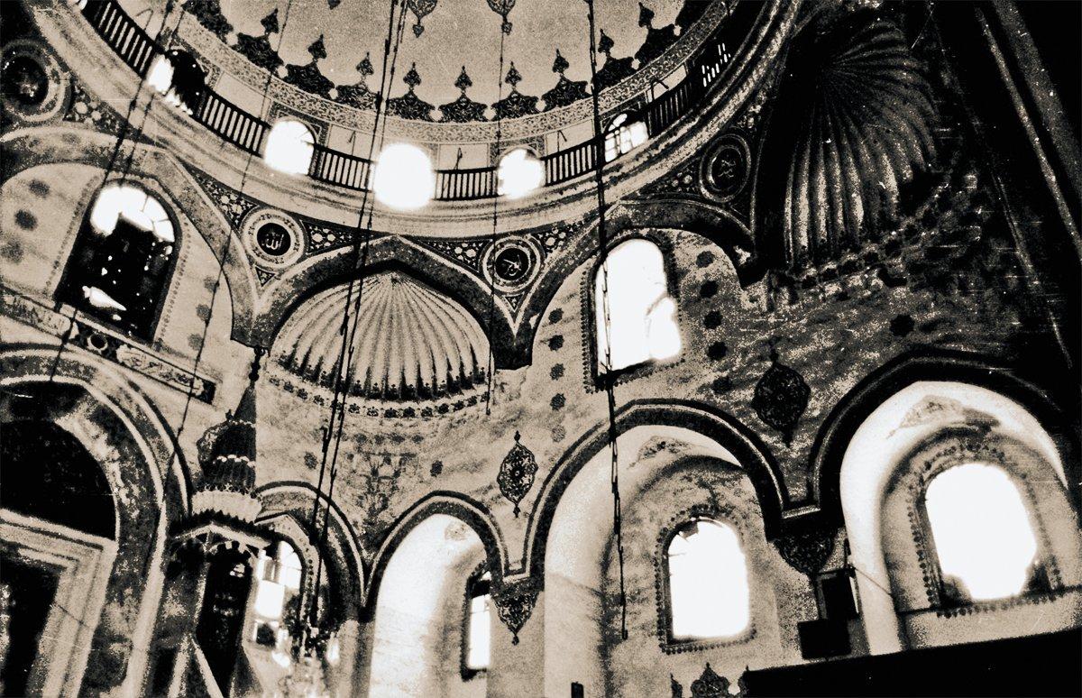 Silivrikapı’daki İbrâhim Paşa Camii’nin içinden bir görünüş