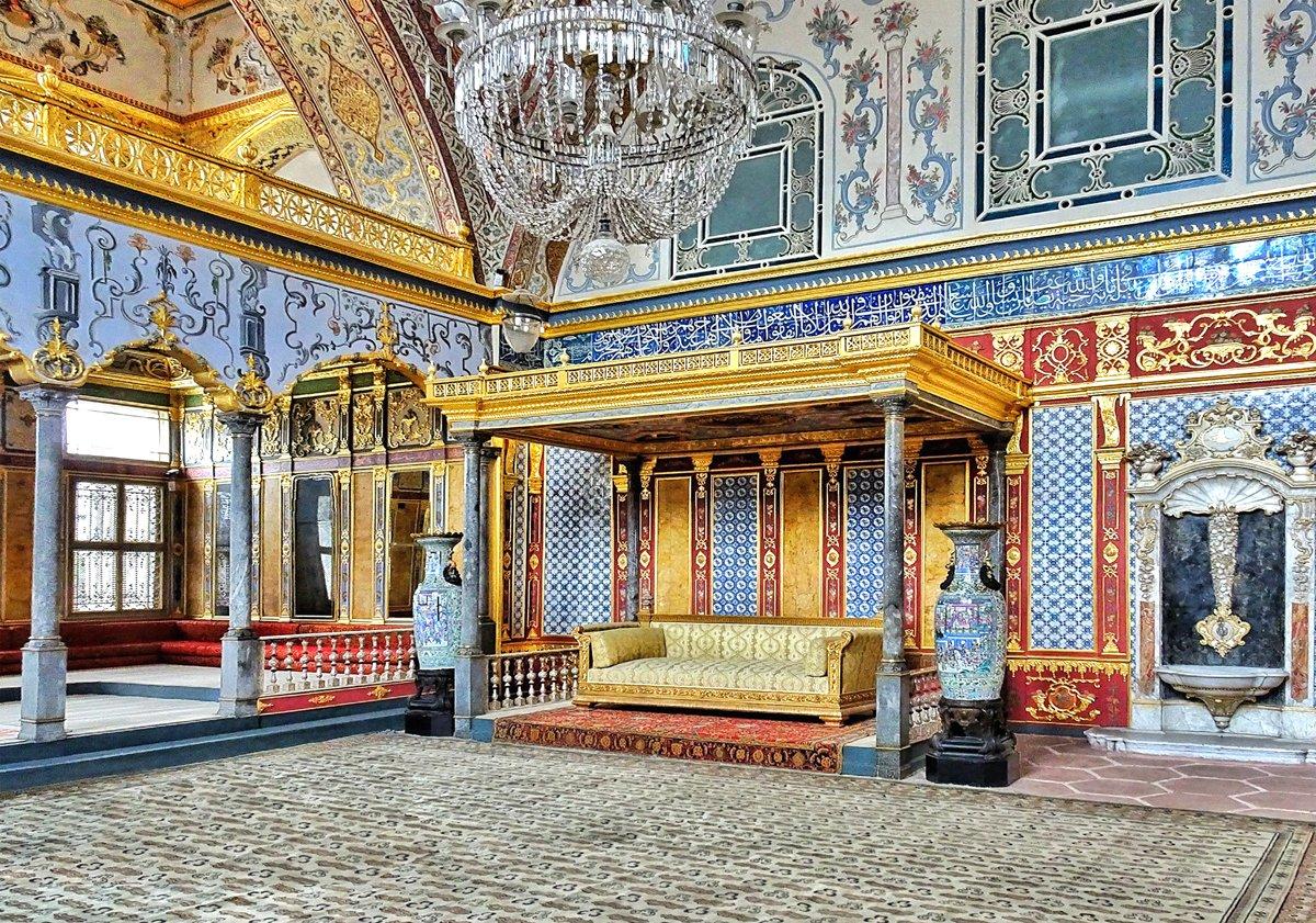Topkapı Sarayı Hünkâr Sofası’nın içinden bir görünüş