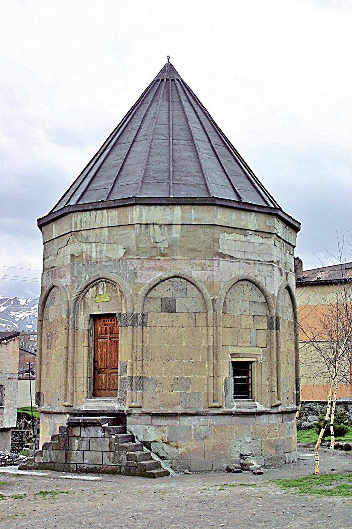 Râbia el-Adeviyye’ye izâfe edilen türbe – Erzurum