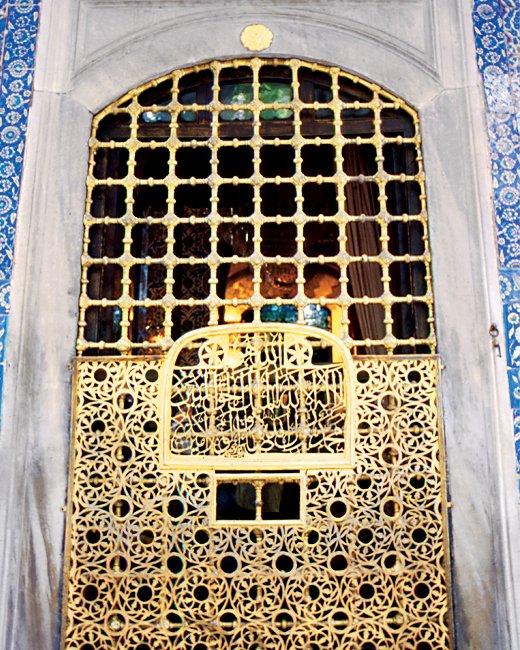 Eyüp Sultan Türbesi’nin hâcet penceresi