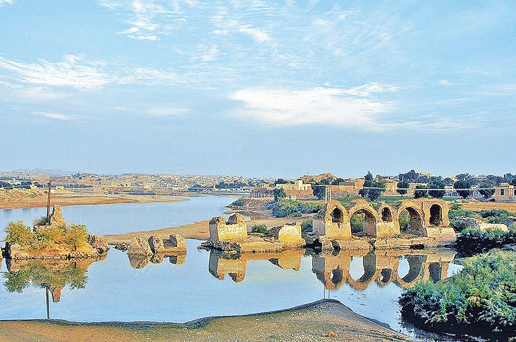 Şüşter’in tarihî Şadırvan Köprüsü