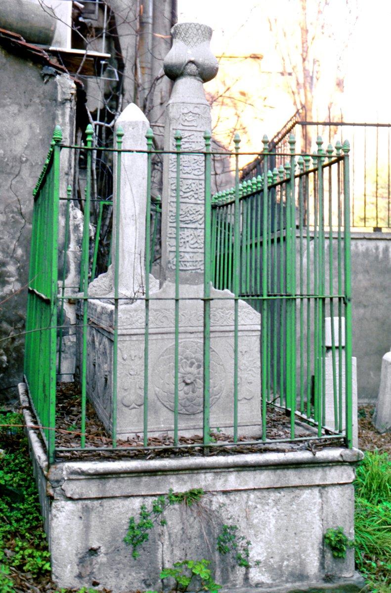 Humbaracı Ahmed Paşa’nın Galata Mevlevîhânesi hazîresindeki mezarı – Beyoğlu/İstanbul