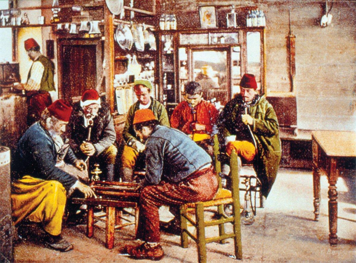 Eski bir Türk kahvehanesini gösteren kartpostal (Piere de Gigord koleksiyonu)