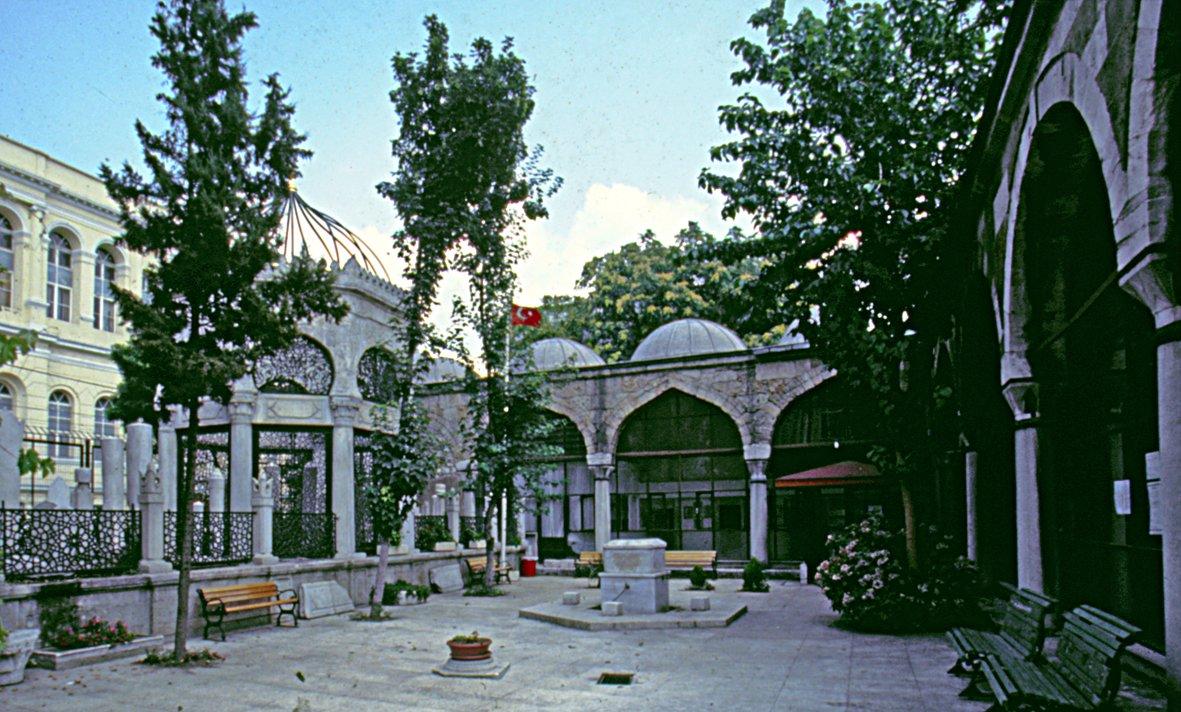 Köprülü Külliyesi’nin avlusundan bir görünüş
