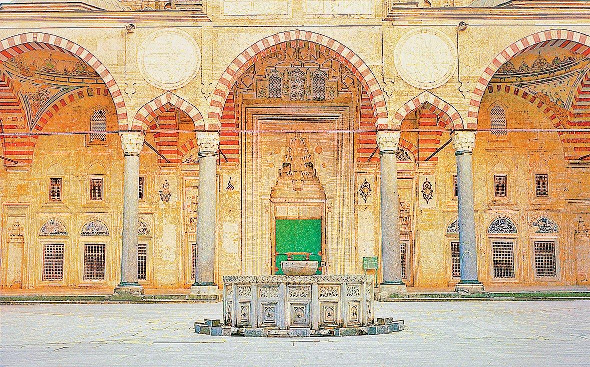 Edirne Selimiye Camii’nin havuz şadırvanı