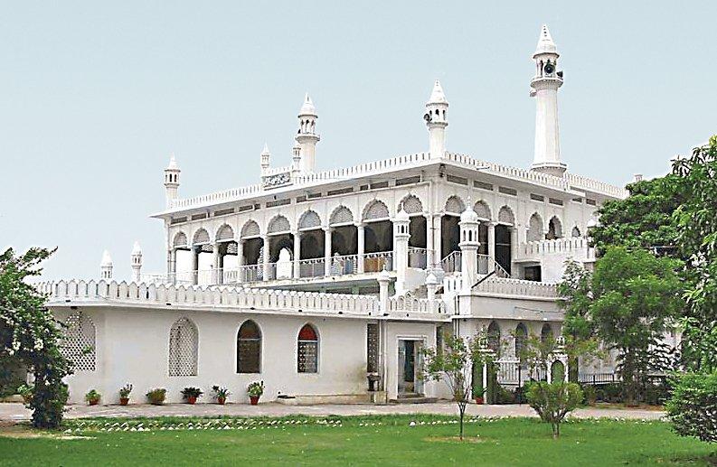 Dârülulûm-i Nedvetü’l-ulemâ Camii – Leknev/Hindistan
