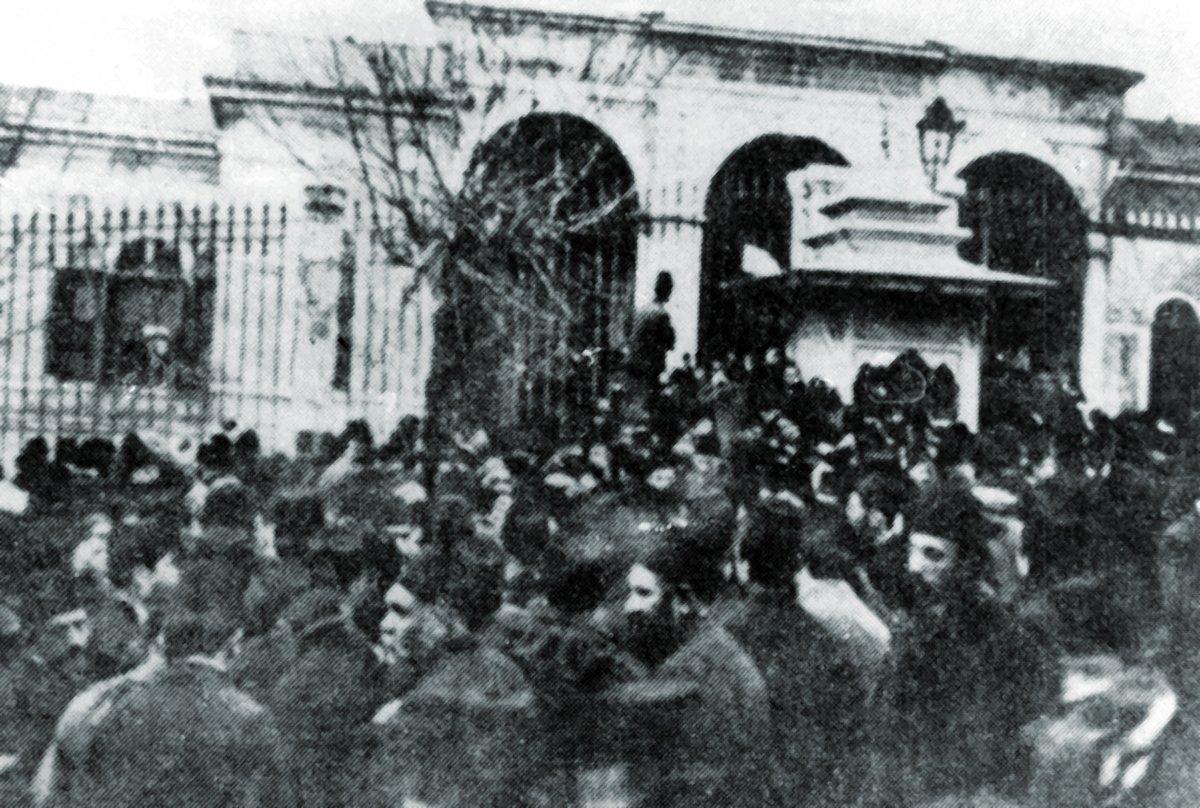 Baskın sırasında göstericilerin Bâbıâli binasına girişleri