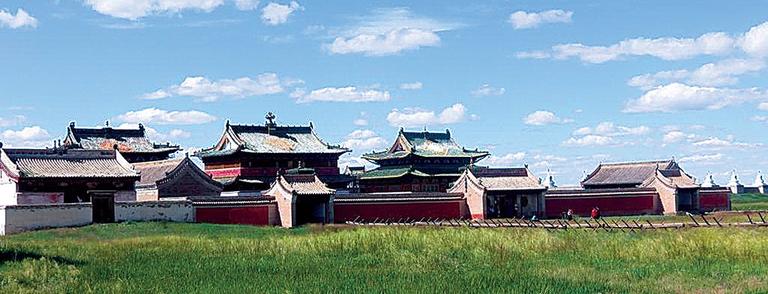Karakorum yakınlarında 1568 yılına ait Erdene Zuu Manastırı