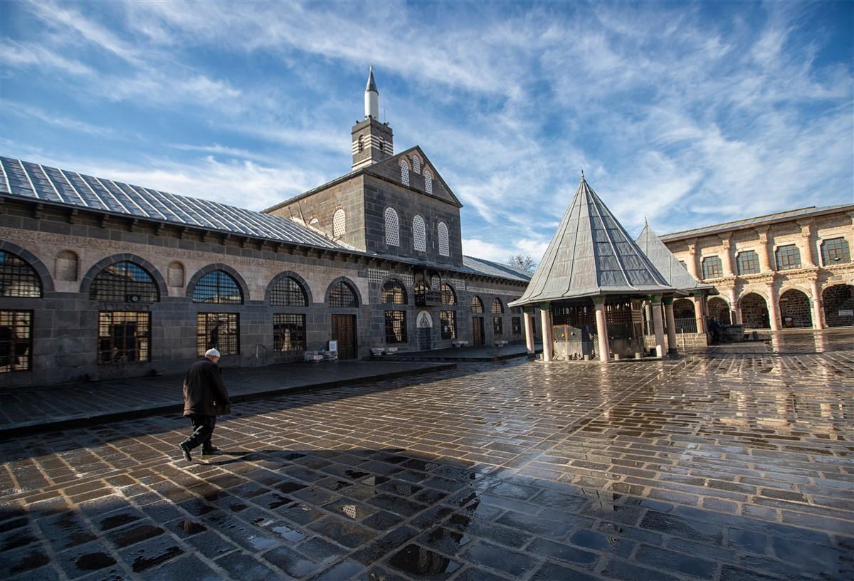 Ulu-Cami-3.jpg