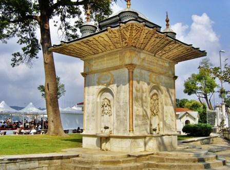 Küçüksu Mihrişah Sultan Çeşmesi.jpg