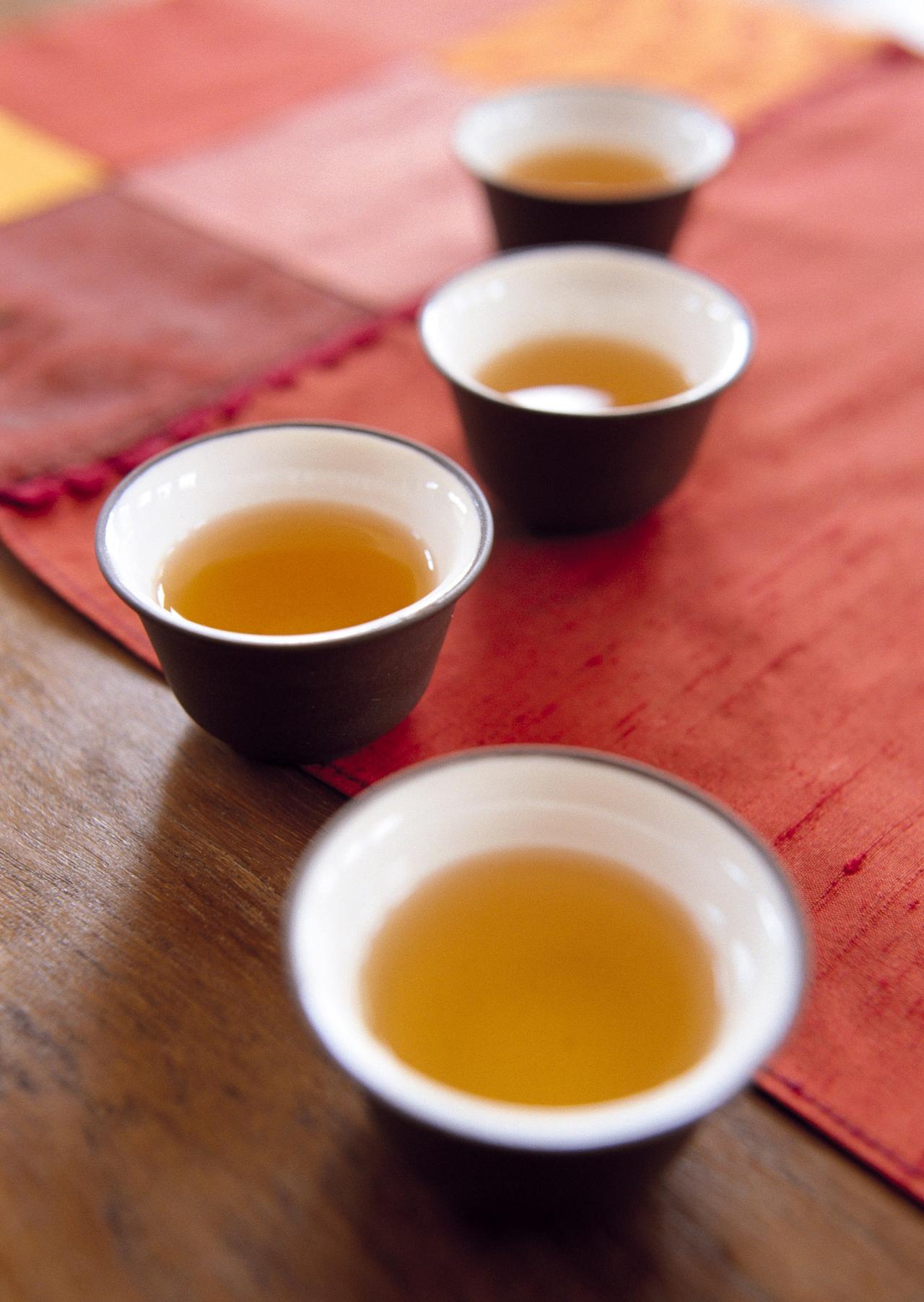 closeup-of-set-of-china-tea-on-mat-photo-xl.jpeg