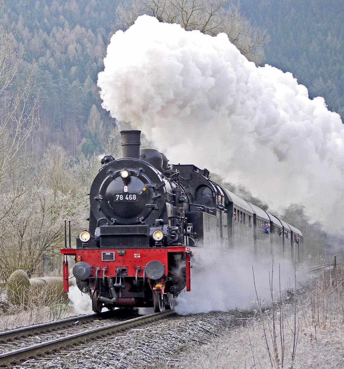 steam-locomotive-1352338_1280 (1).jpg