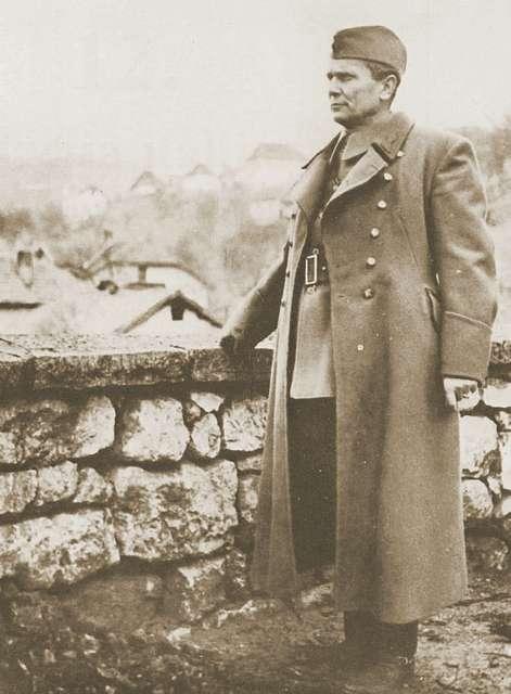 josip-broz-tito-na-dan-imenovanja-za-marsala-jugoslavije-u-jajcu-1943-eaf96a-640.jpg