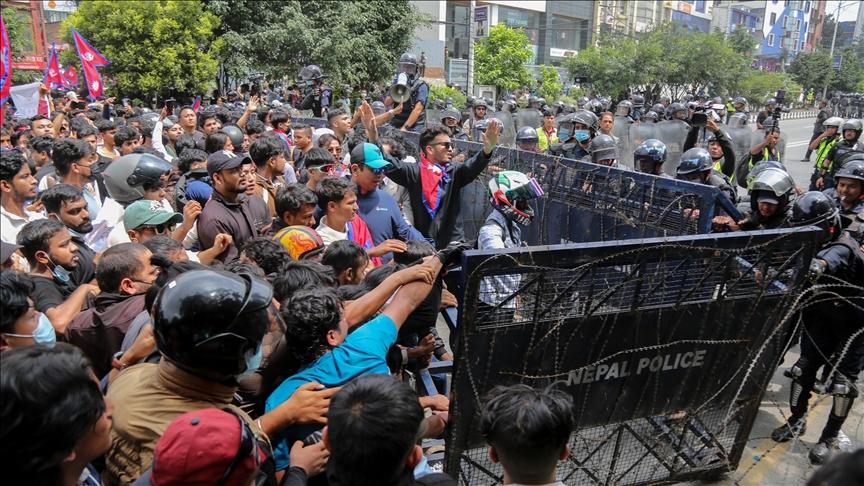 Nepal’de Sosyal Medya Yasağına Karşı Protestolar ve Hükûmet Krizi (2025) image