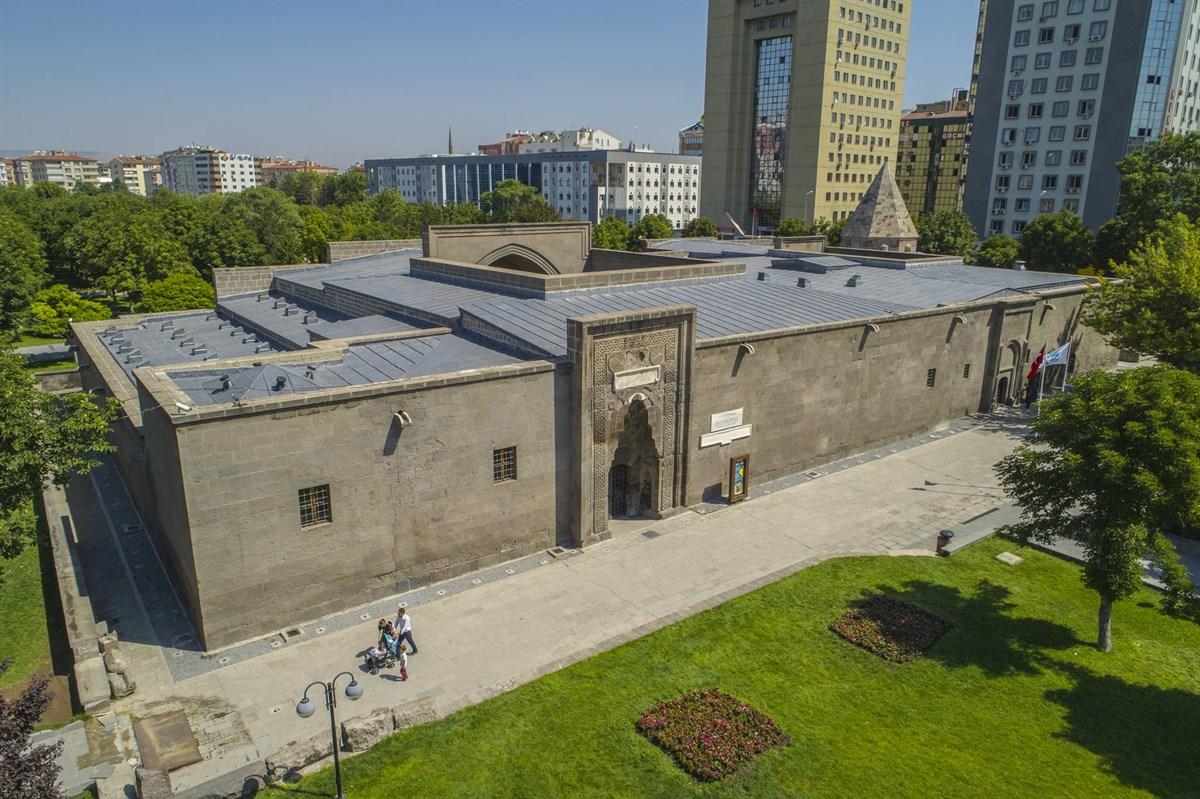 mimarsinanparkiveselcukluuygarligimuzesihavadankayserikocasinanmulti.jpg