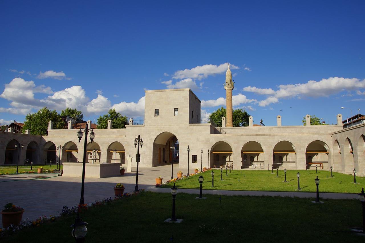 Silahtar Mustafa Paşa Kervansarayı