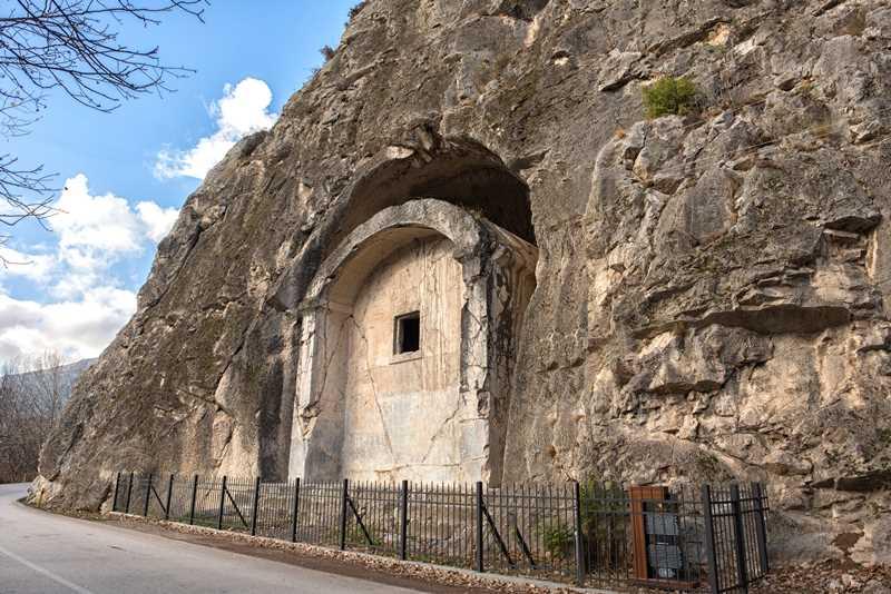 Aynalı Mağara (Amasya)