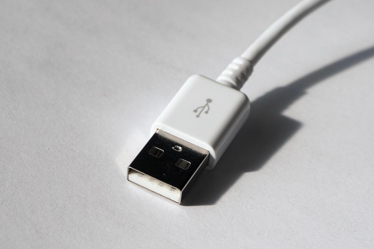 webandi-usb-1266831_1920.jpg