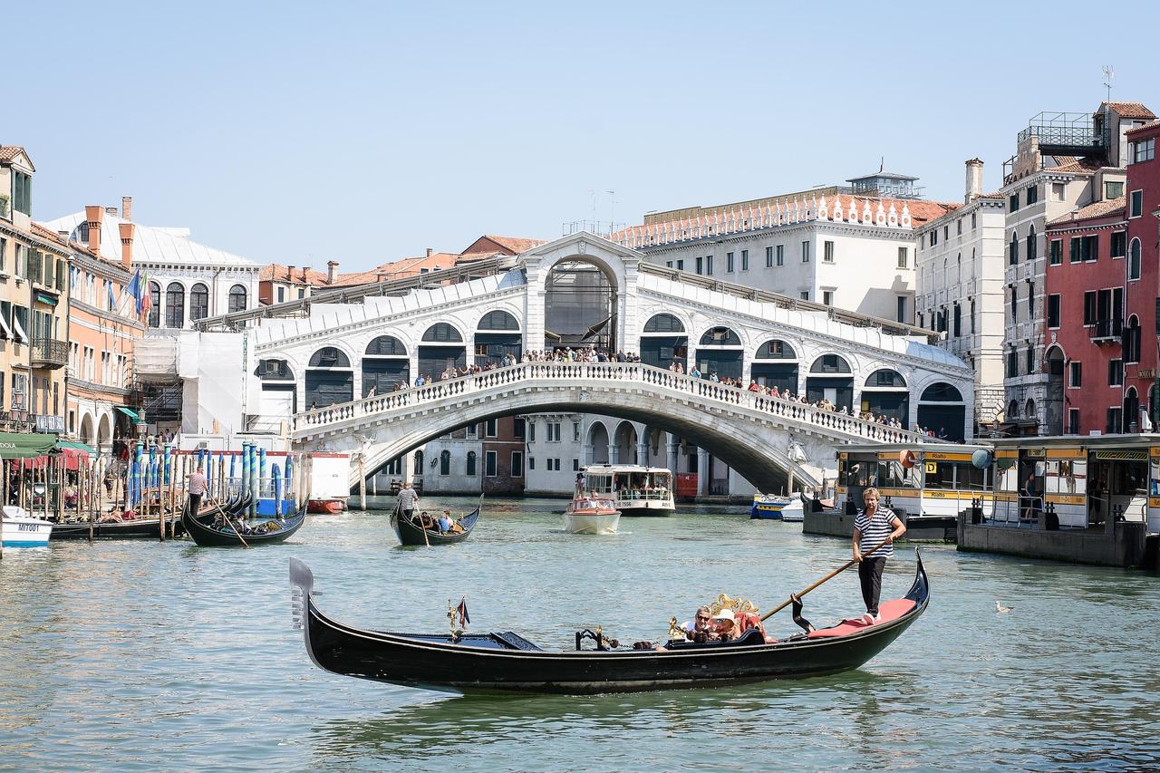 Rialto Köprüsü
