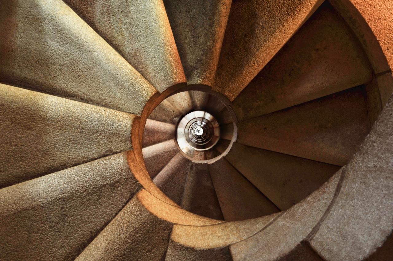 stokpic-staircase-600468.jpg